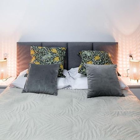 Charming Apartment In Calm And Central Area クラクフ エクステリア 写真
